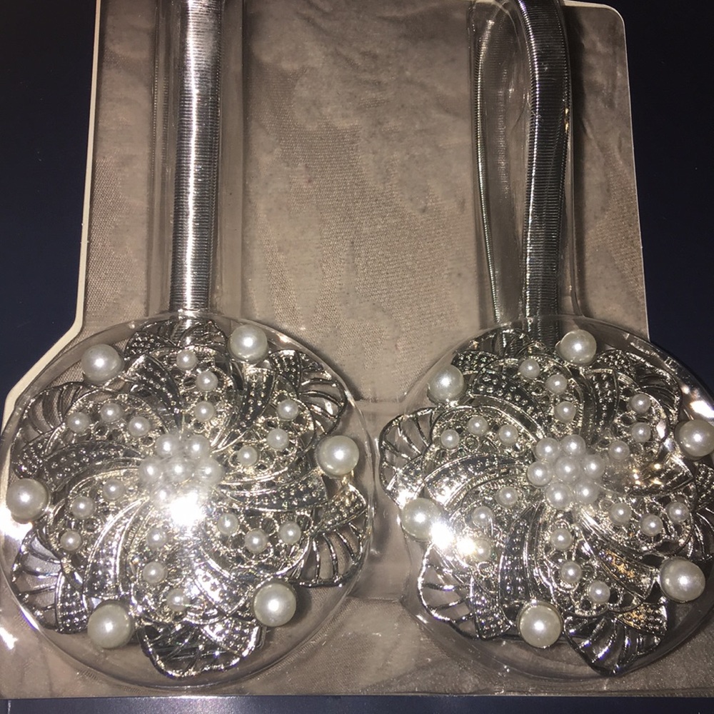 Decorative magnetic curtain clips, set of 2- new